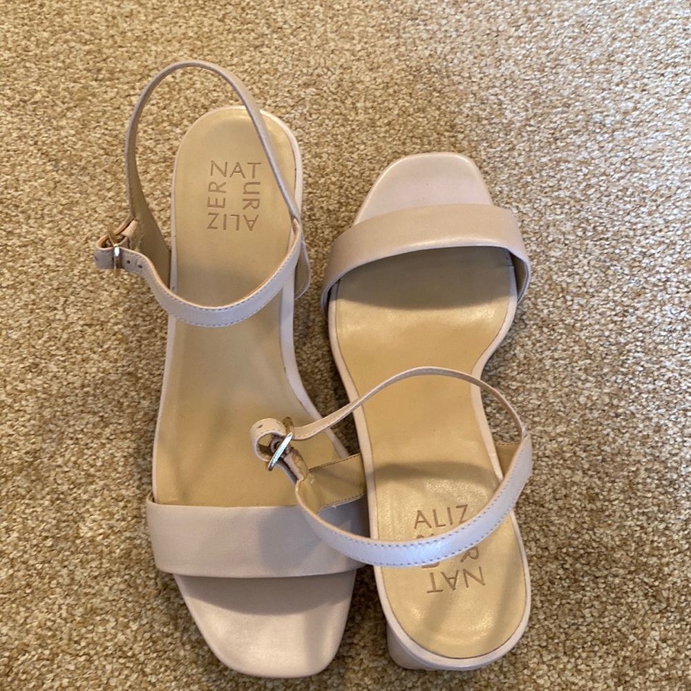 Naturalizer nude heels